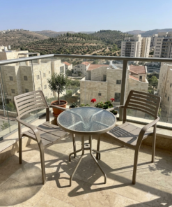 סט ביסטרו בז' שולחן ושתי כיסאות מילי