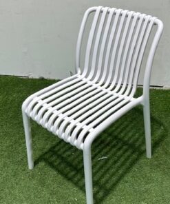 כיסא יצוק דגם קינג לבן