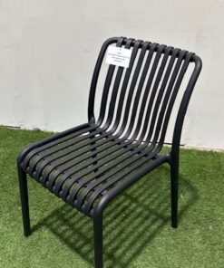 כיסא פלסטיק יצוק